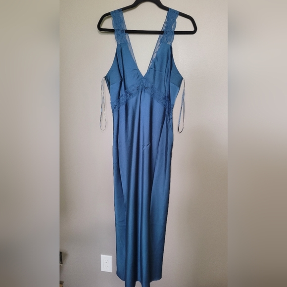 The Drop Valentina Satin Lace Slip Dress NWT M - Picture 2 of 5